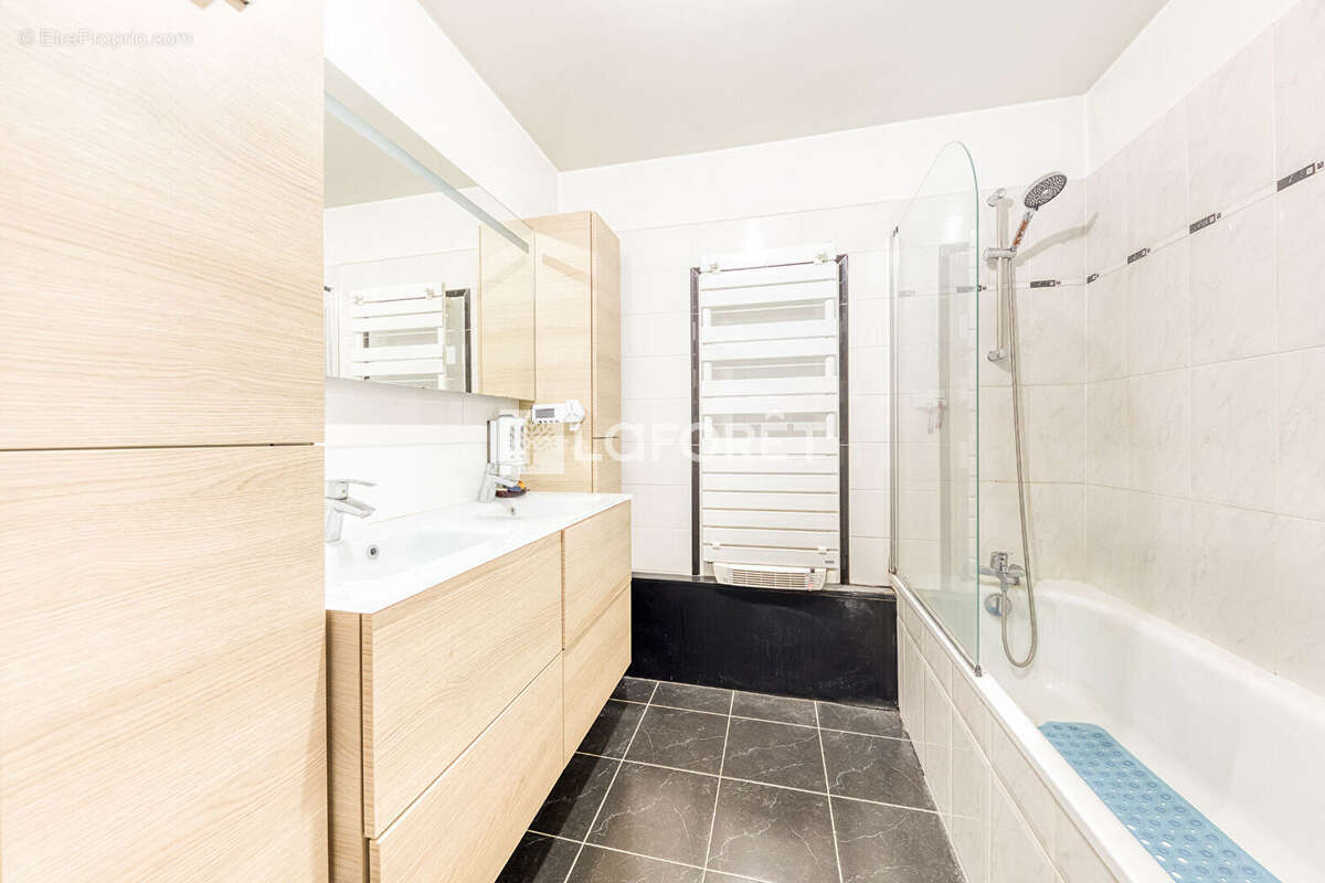 Appartement à EMERAINVILLE