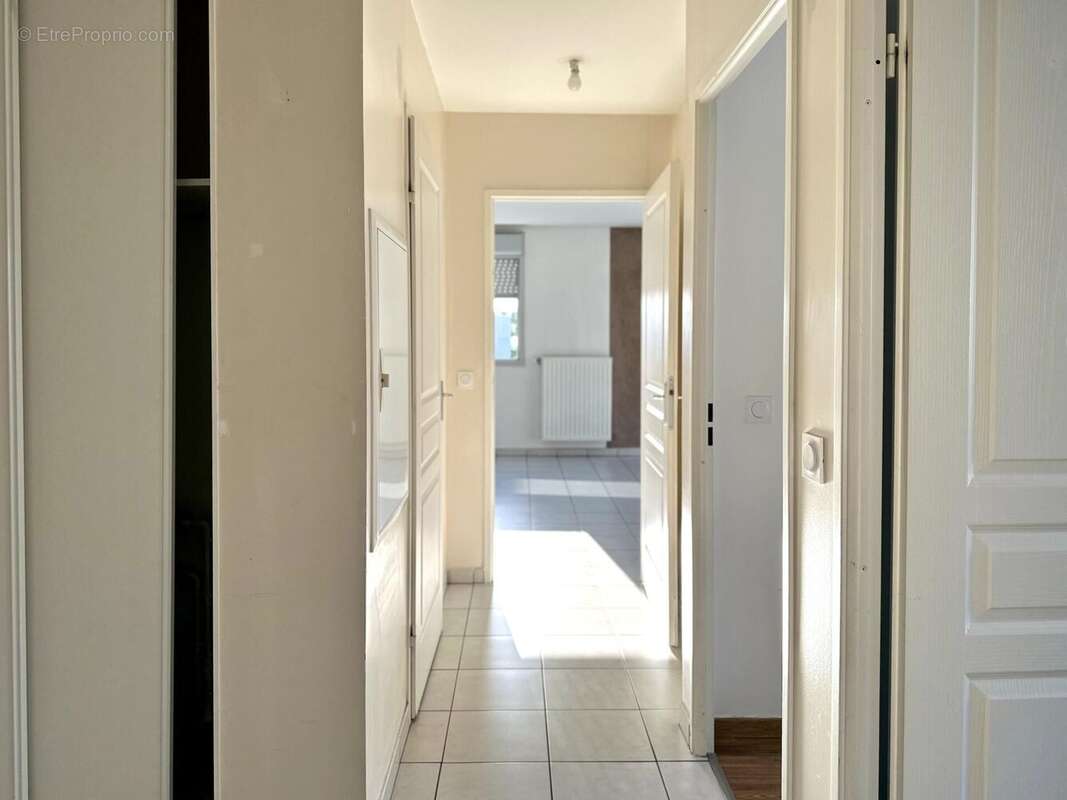 Photo 8 - Appartement à MEYZIEU