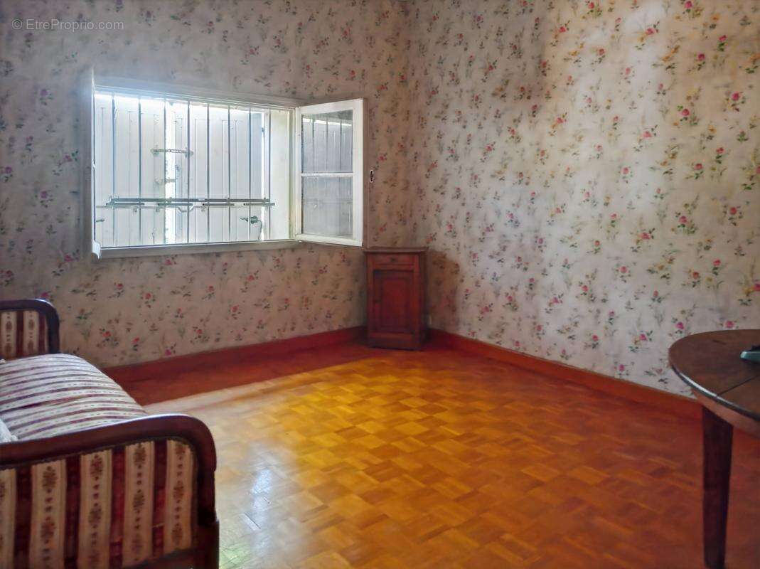 Maison à LAUDUN-L'ARDOISE