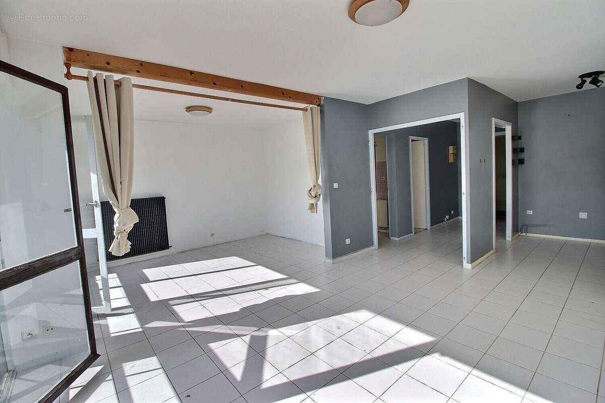 Appartement à COLLONGES-SOUS-SALEVE