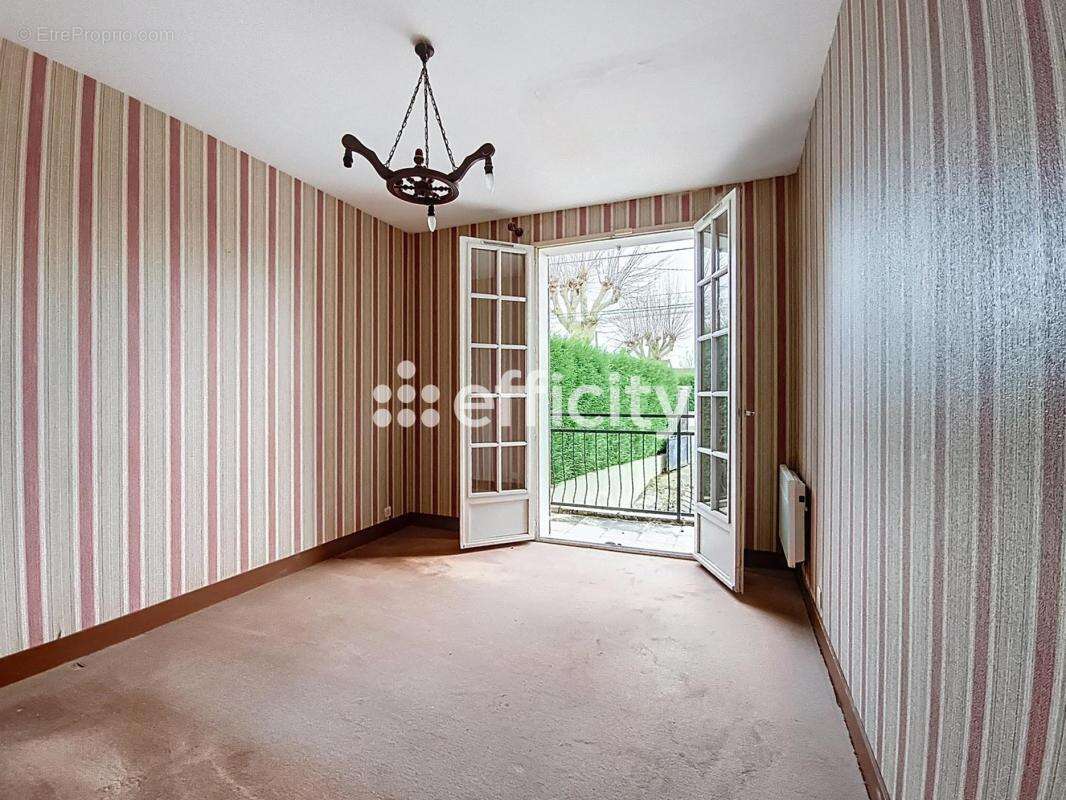 Maison à LE MESNIL-AUBRY