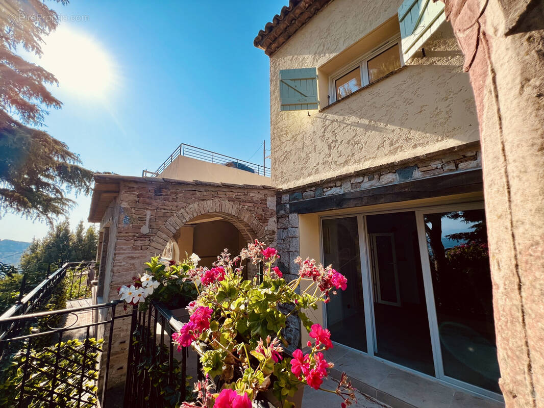 Appartement à SAINT-LAURENT-DU-VAR