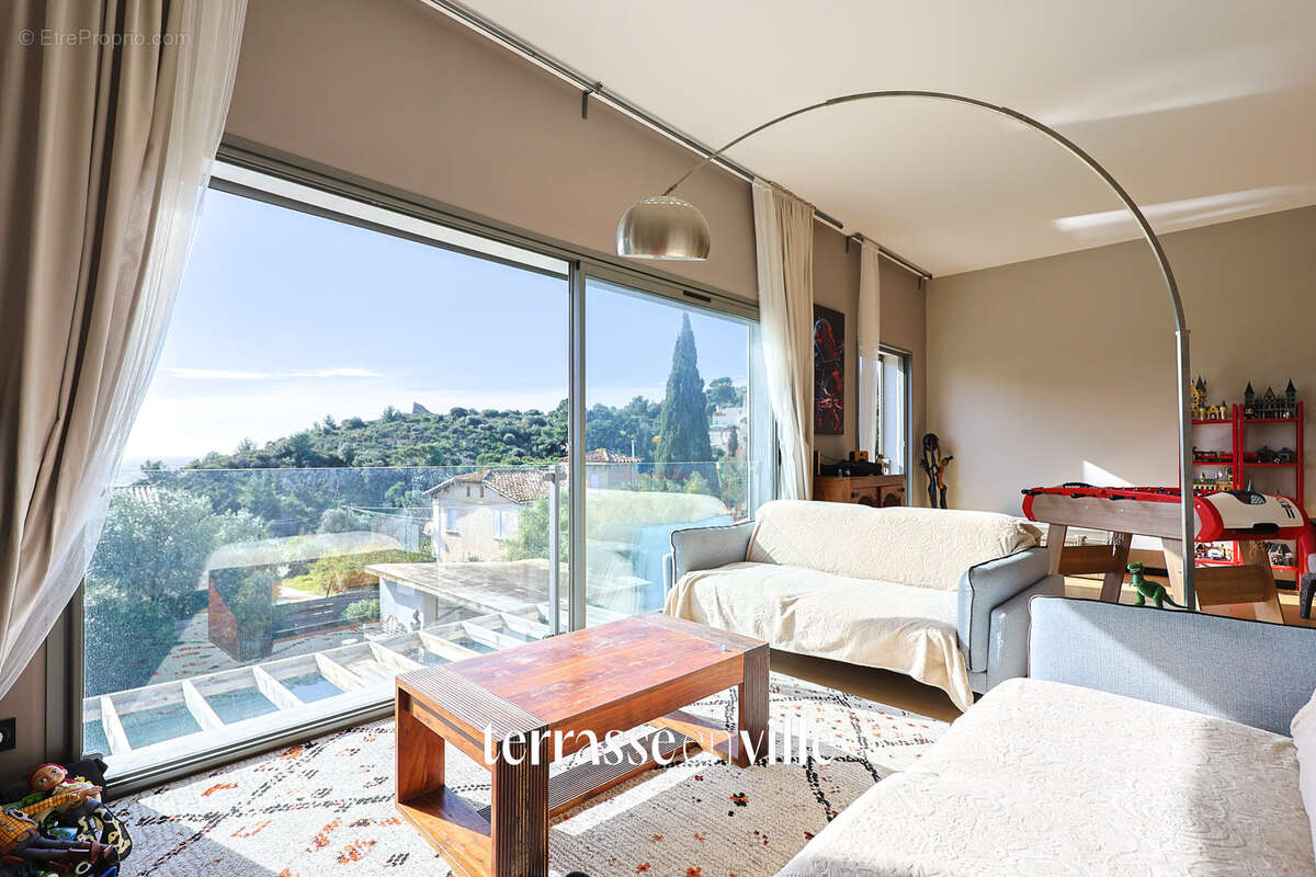 La ciotat - figuerolles - maison familiale - t6 - 204 m2 + t2 40 m2 - piscine - parcelle 1041m2 - vue mer - 1 - photo 3