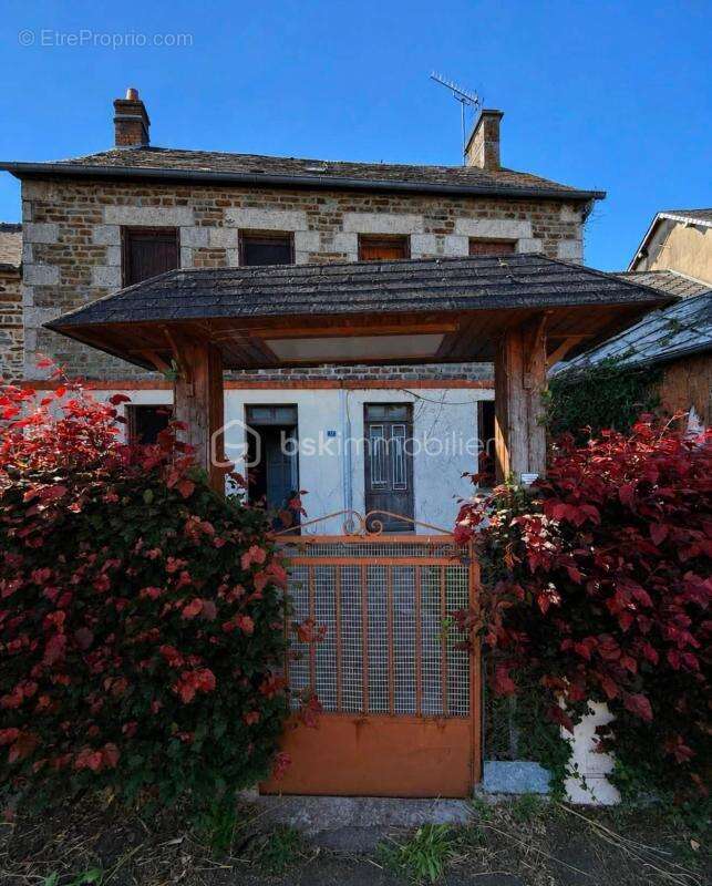  À vendre – Maison en pierre d’environ 120m2 à rénover entièrement - photo 11