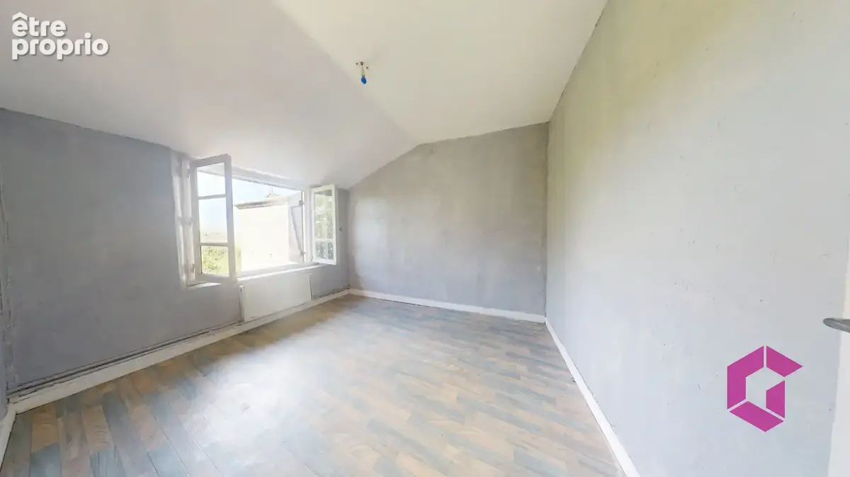 Beaulieu Maison de village 110m2 hab. 3 chambres - Terrasse , garage , cuvages et jardin - photo 8