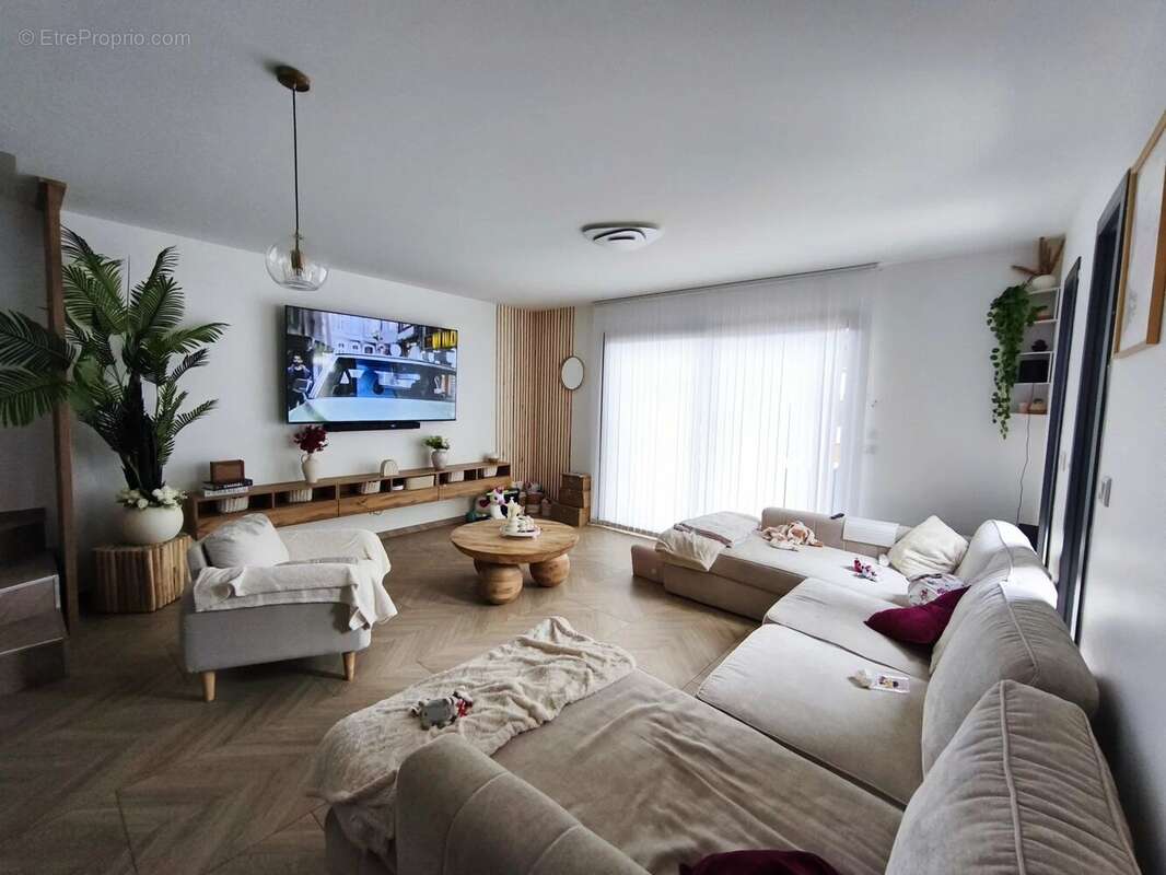 Maison à GUILHERAND-GRANGES