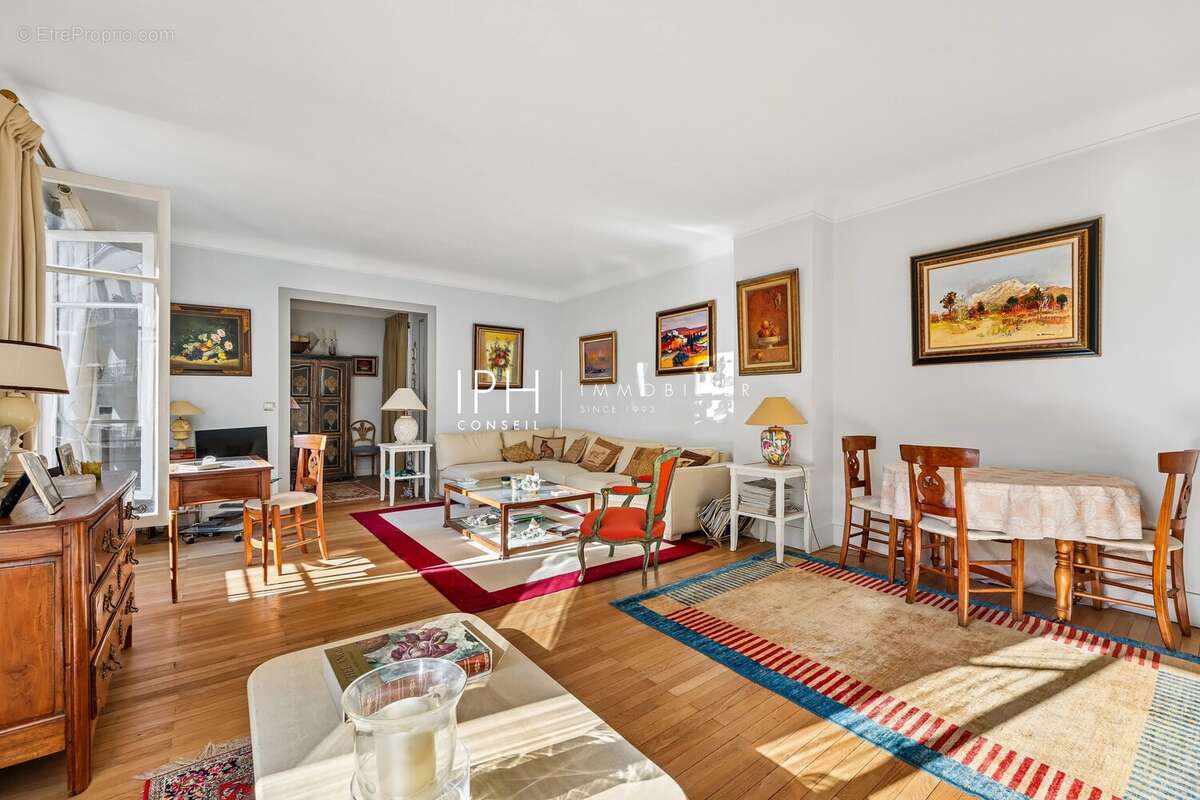 Appartement à NEUILLY-SUR-SEINE