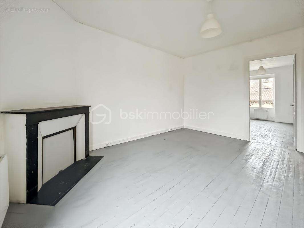 Maison à SAINT-JULIEN-DU-SAULT