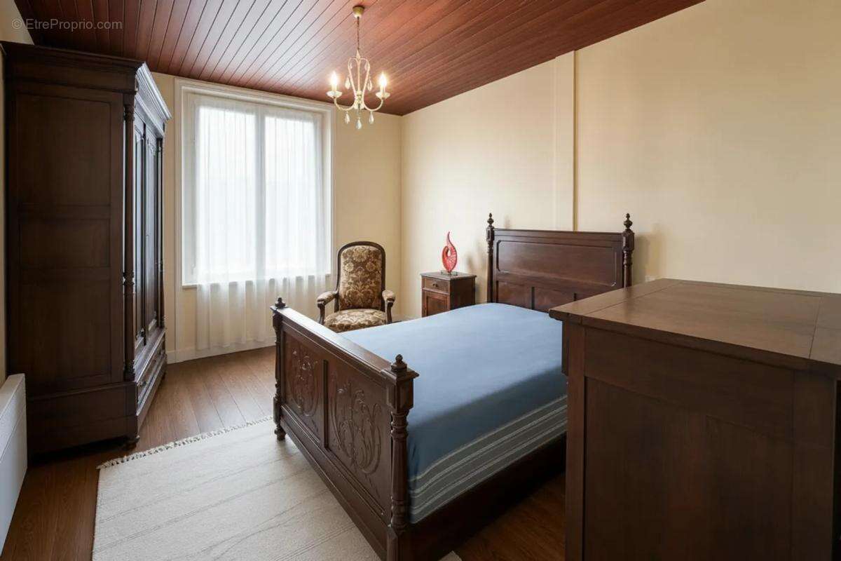 Maison en pierre avec étang et vastes dépendances - photo 5