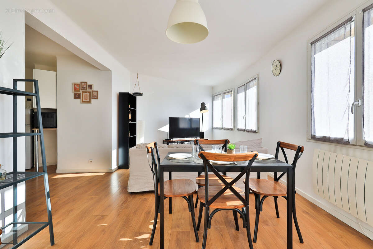 Appartement à LE REVEST-LES-EAUX