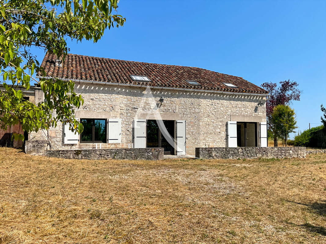 Grange en pierre aménagée sur un joli terrain + dépendance - photo 15