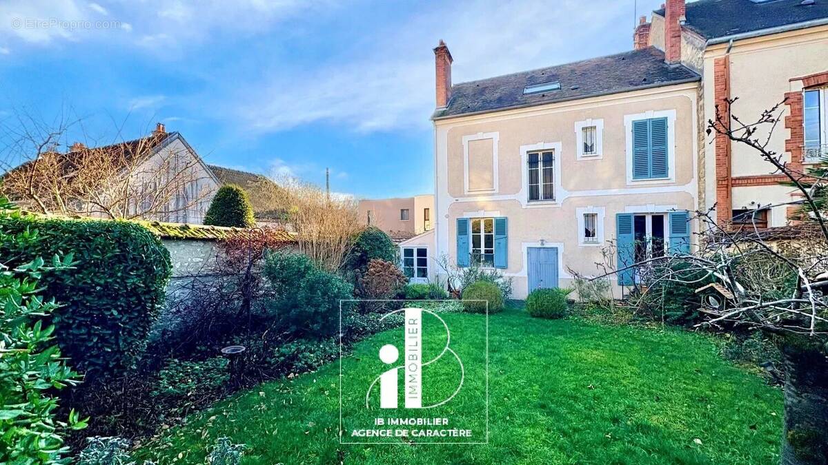 Maison à FONTAINEBLEAU