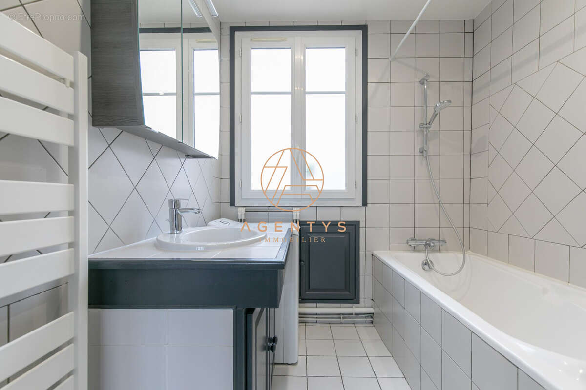 Appartement à SAINT-MAUR-DES-FOSSES