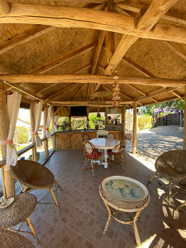 Maison à CREUZIER-LE-VIEUX