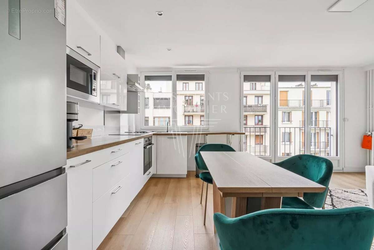 Appartement à COURBEVOIE