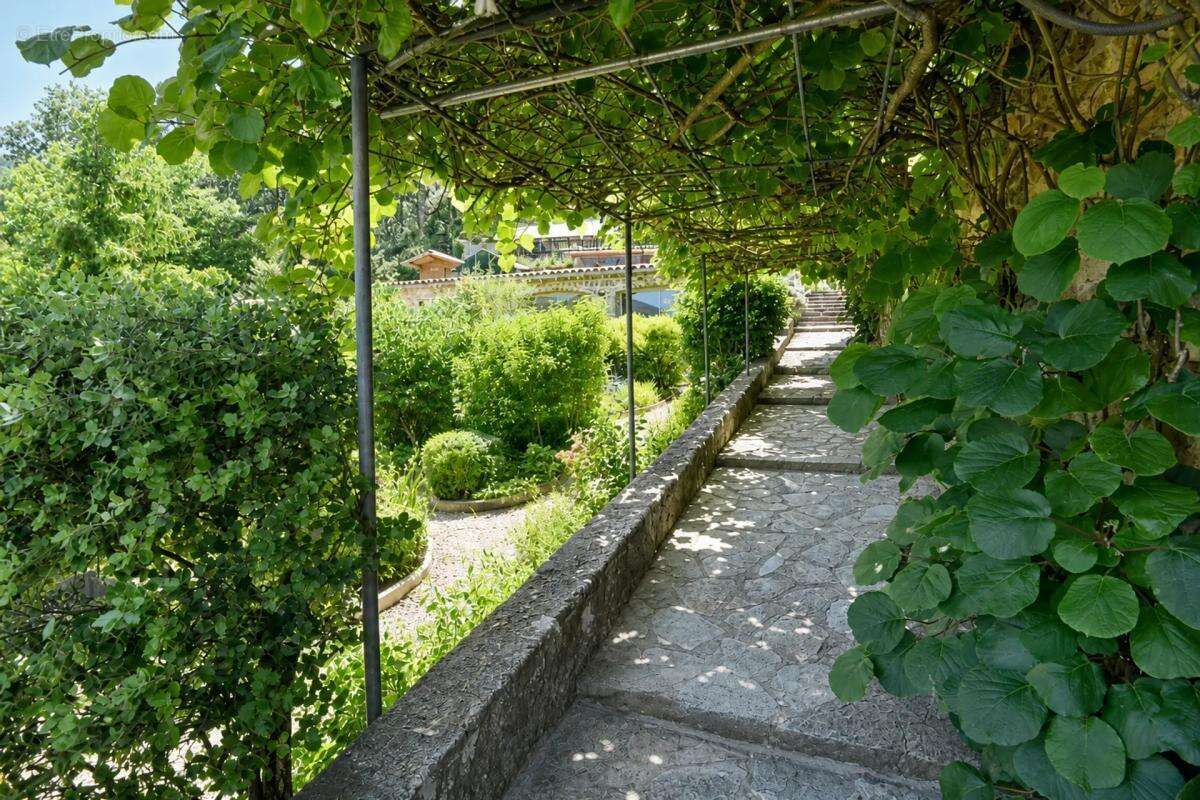 Maison de 10 pièces de 197 m² à Saint-Florent-sur-Auzonnet - photo 13