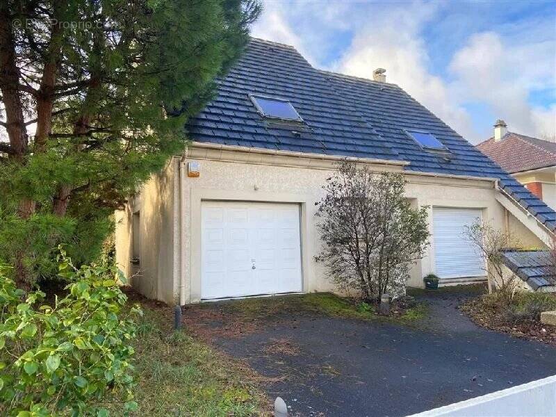 Maison à SAINTE-GENEVIEVE-DES-BOIS