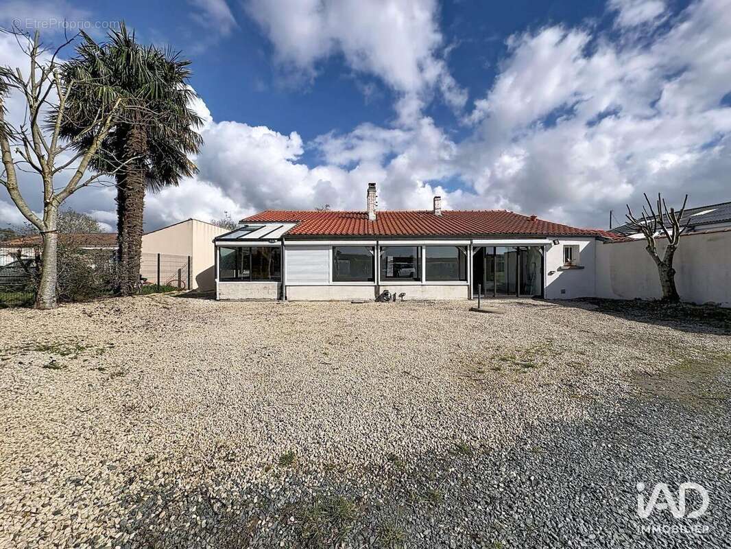 Photo 6 - Commerce à CHARRON