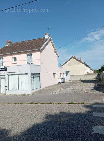 Commerce à BRETTEVILLE