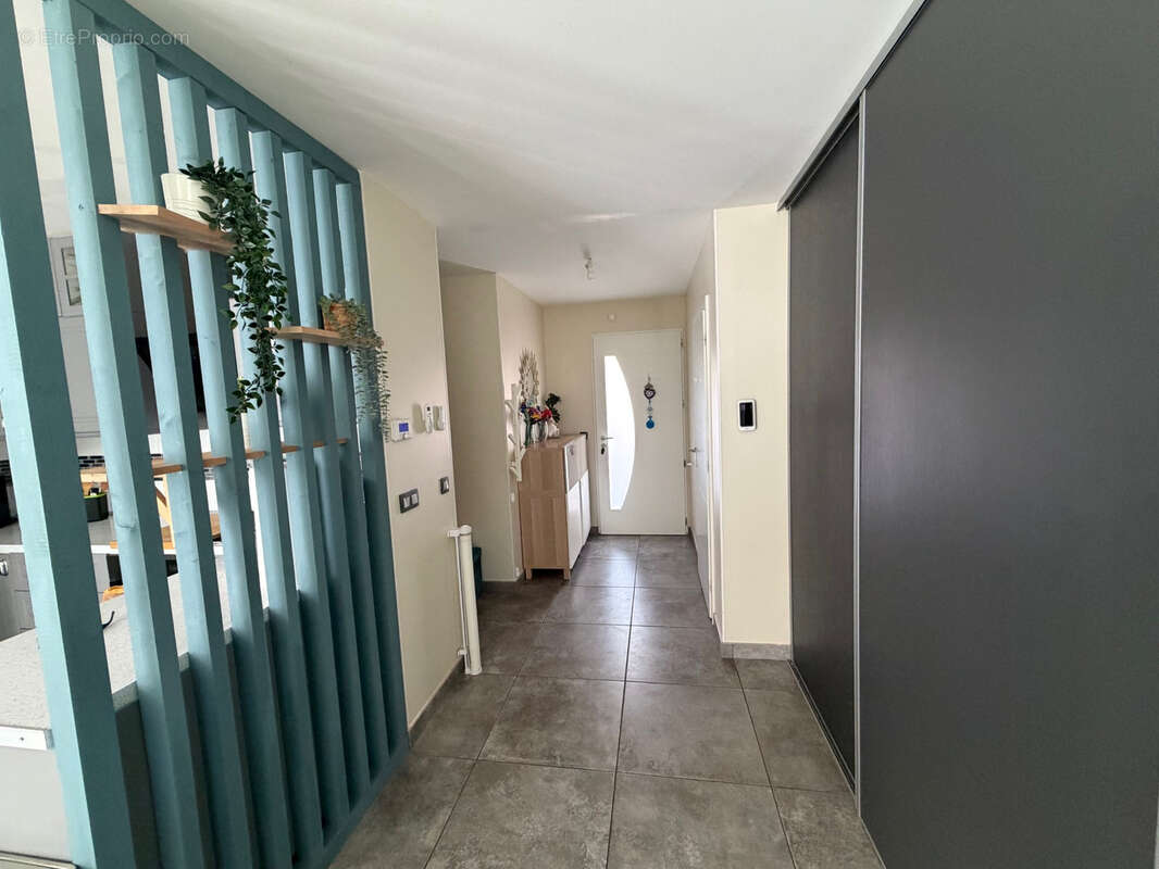 Maison à NIVOLAS-VERMELLE