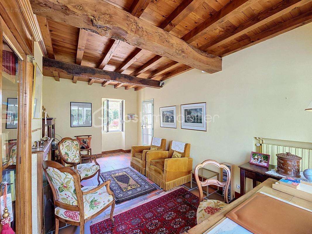 Du cachet et du charme pour cette confortable maison de 181m2. sur 1.1 hectare de terrain - photo 5