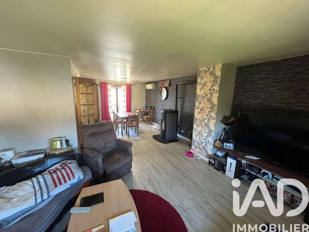 Maison 177 m² à Lussat  - photo 4