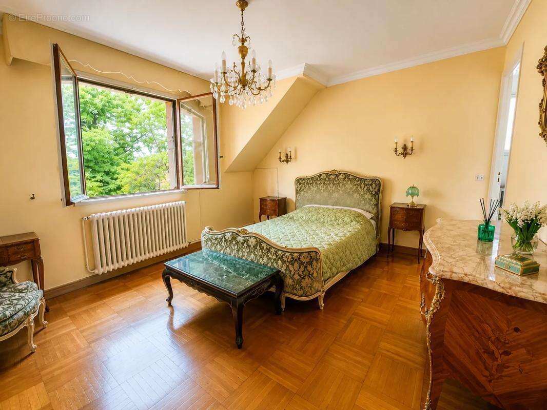 Maison de 11 pièces de 269 m² au Plessis-Trévise - photo 7