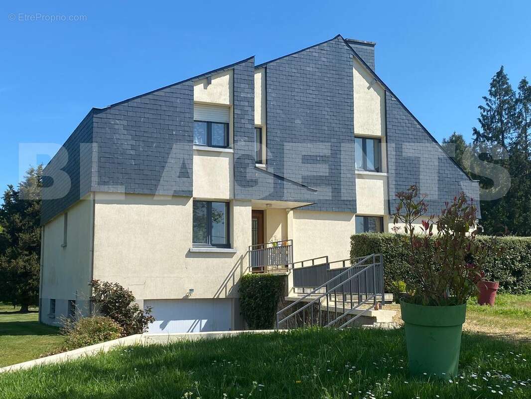 WhatsApp Image 2025-04-11 à 15 - Maison à CRE