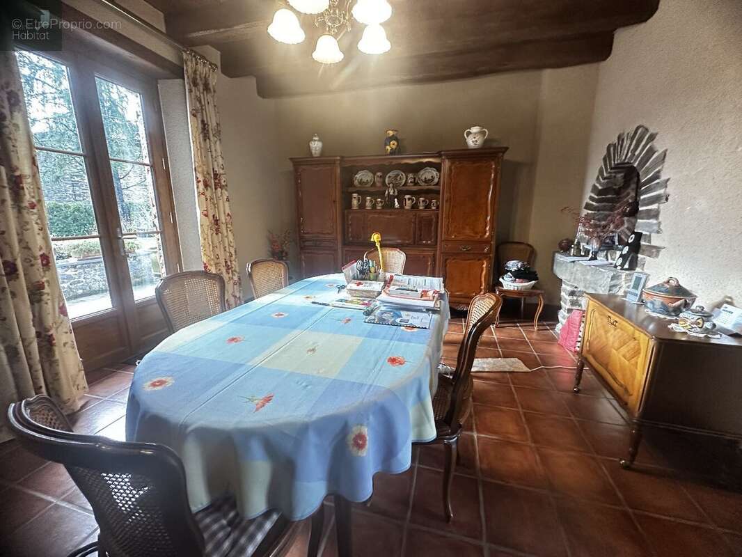 Maison à SAINT-ETIENNE-DE-MAURS