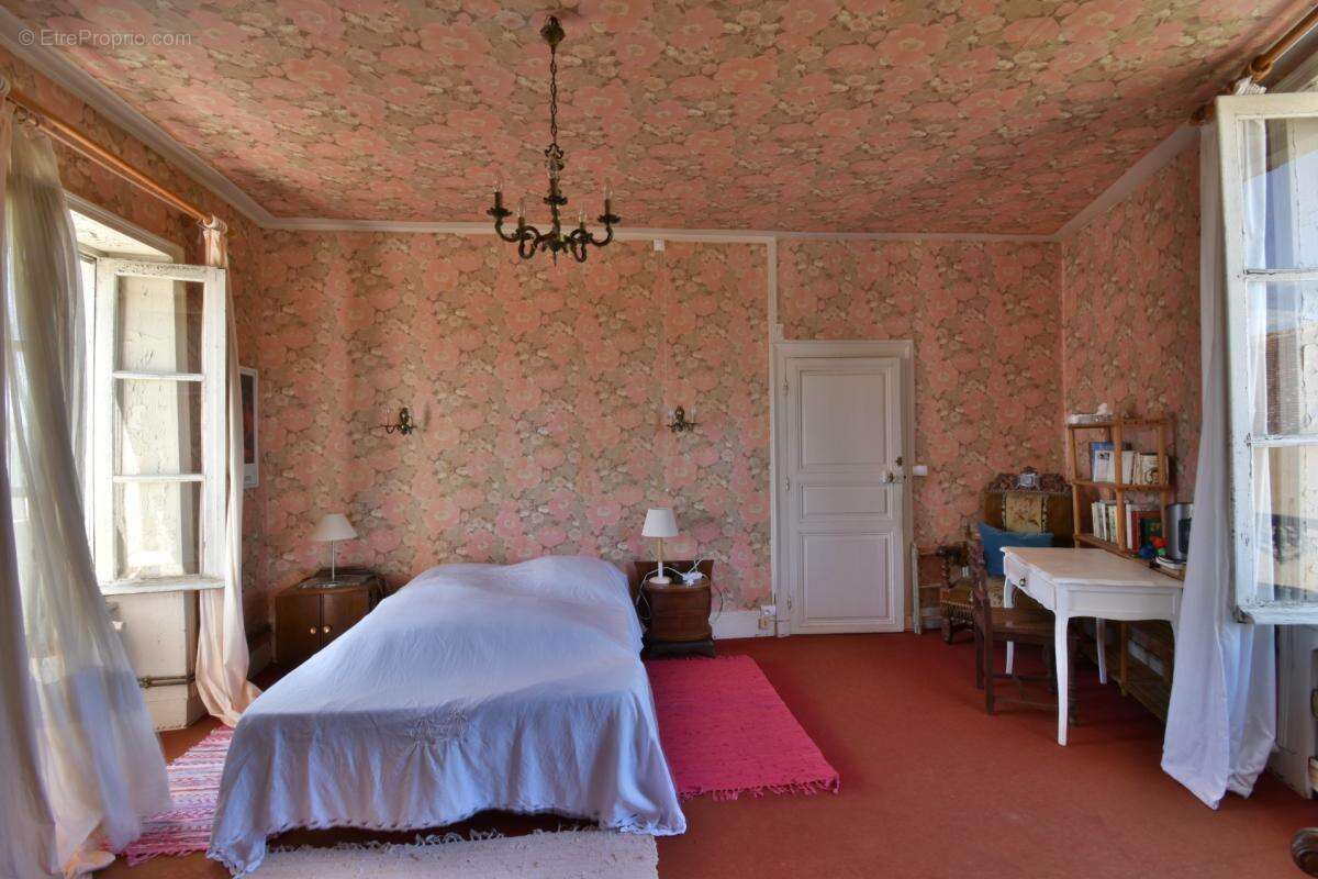 Maison familiale, 5 chambres, au coeur de Prissac (36) - photo 7