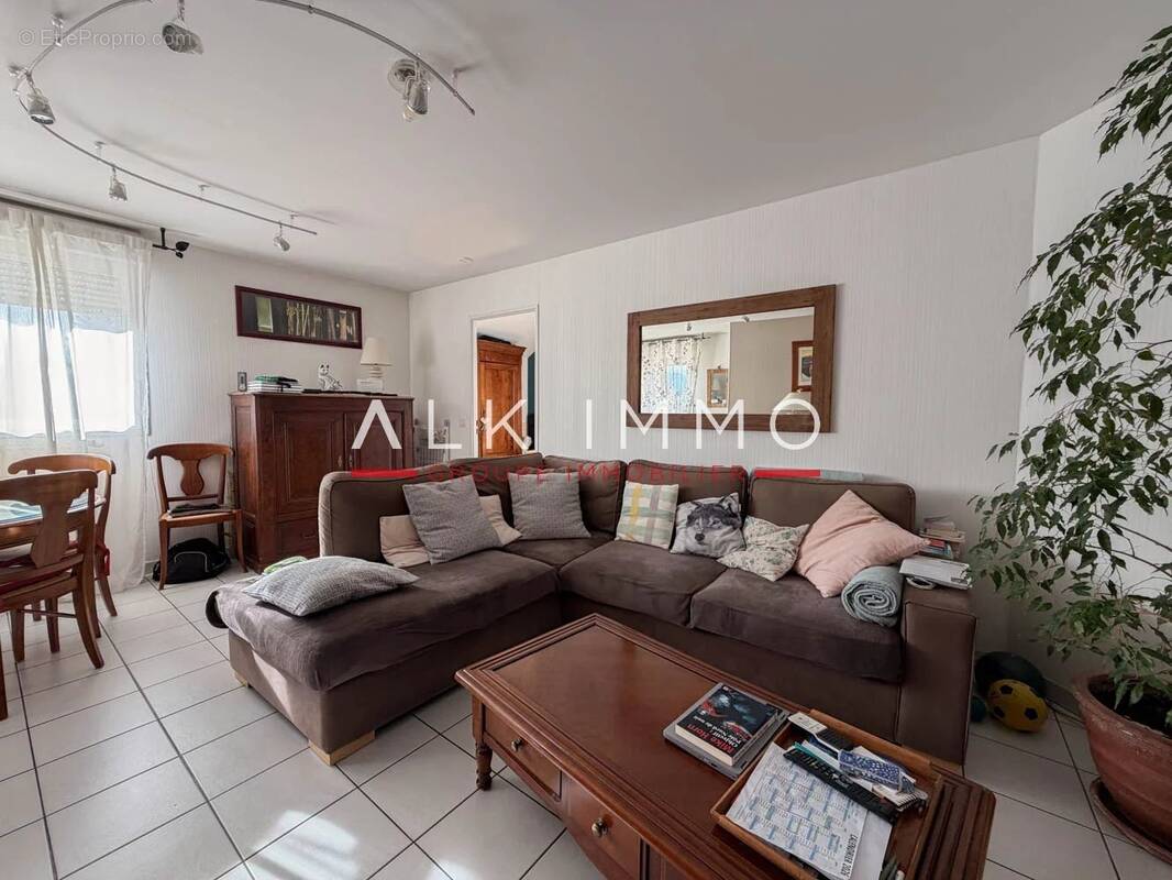 Appartement à POISY