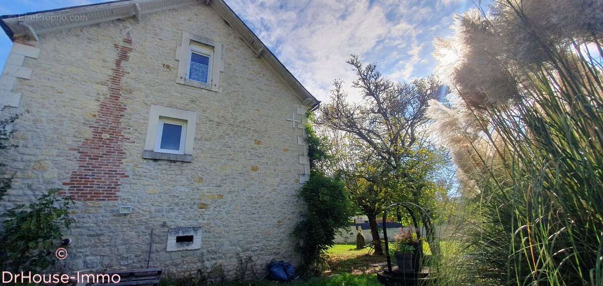 Maison à LE LARDIN-SAINT-LAZARE
