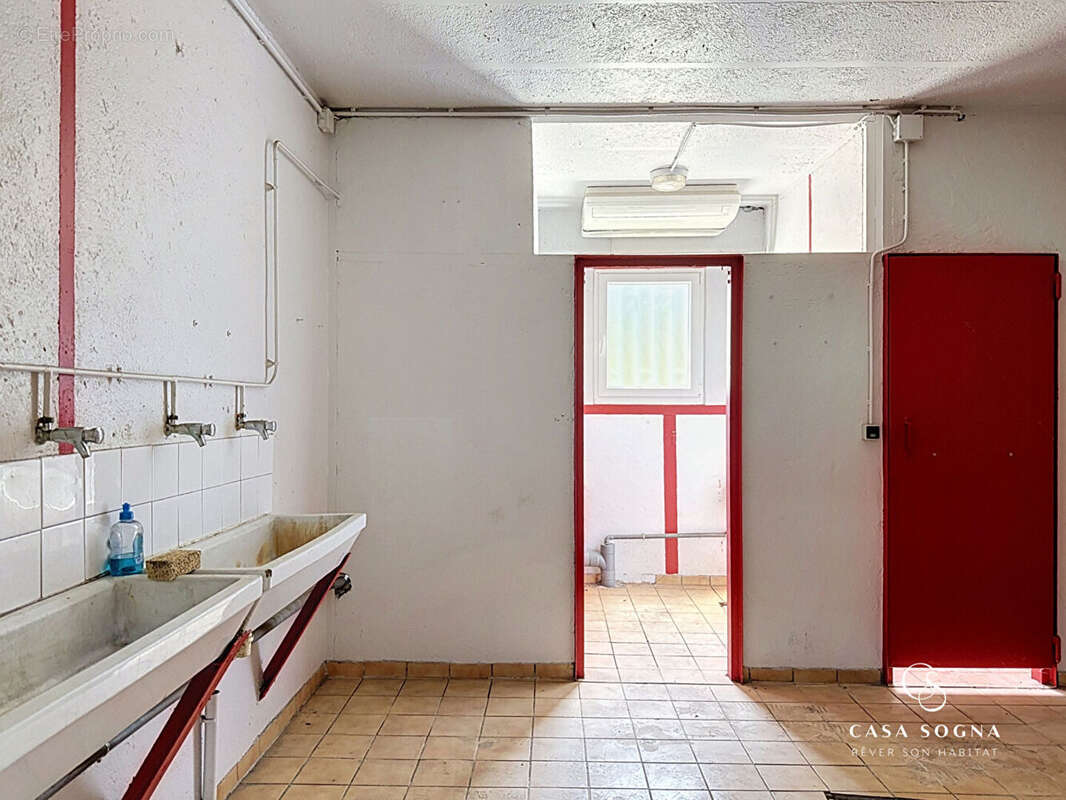 Local d'activité/industriel - 1000 m² - Saint-Étienne-des-Oullières - photo 13