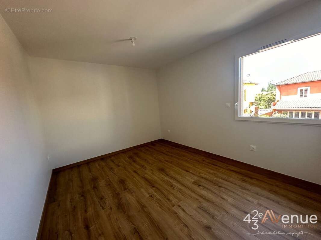 Appartement à MONTROND-LES-BAINS