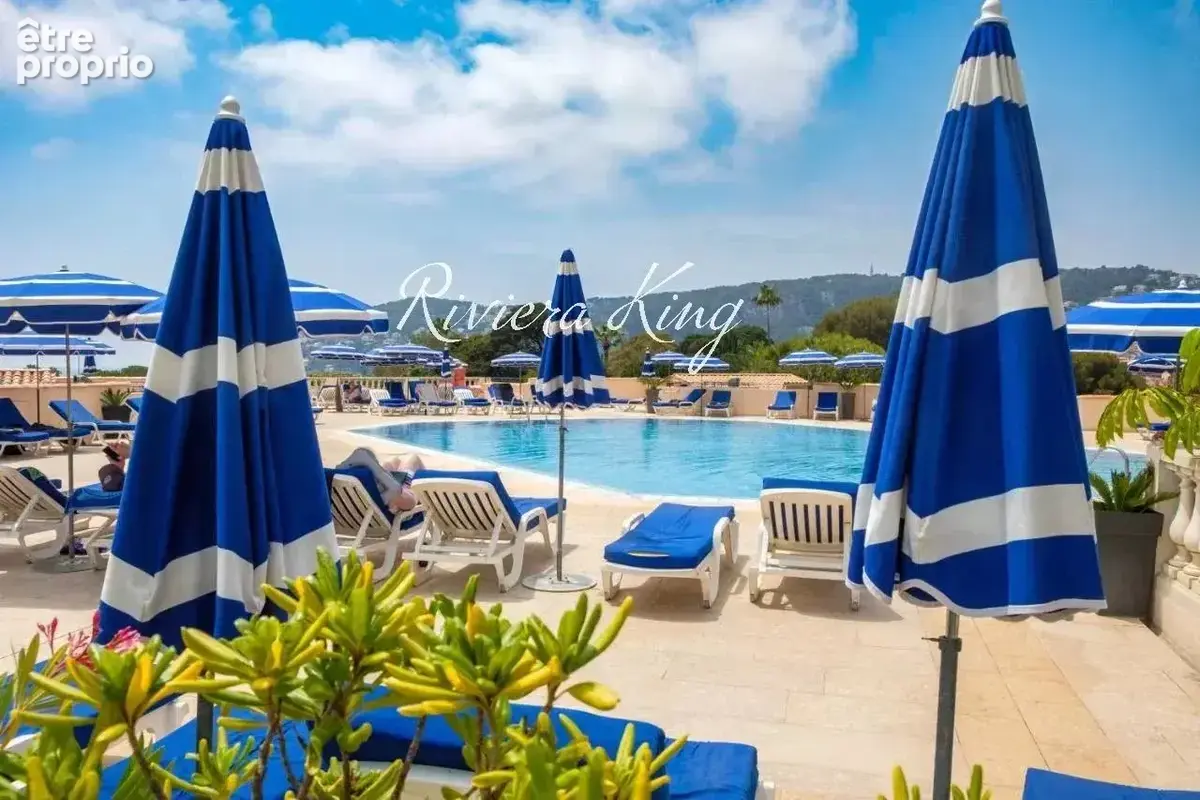 Appartement T3,  Rez-de-jardin rénové avec terrasse, vu jardin, piscine et accès mer - photo 14