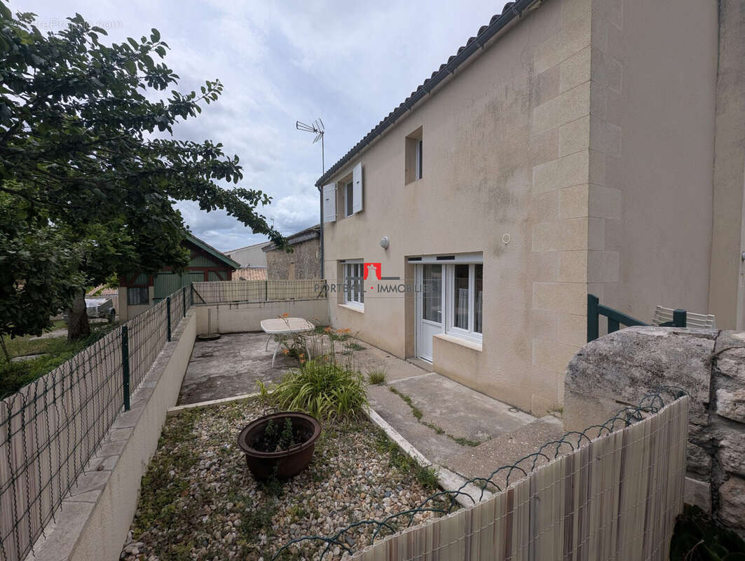 Maison 87 m² à Plassac  - photo 7