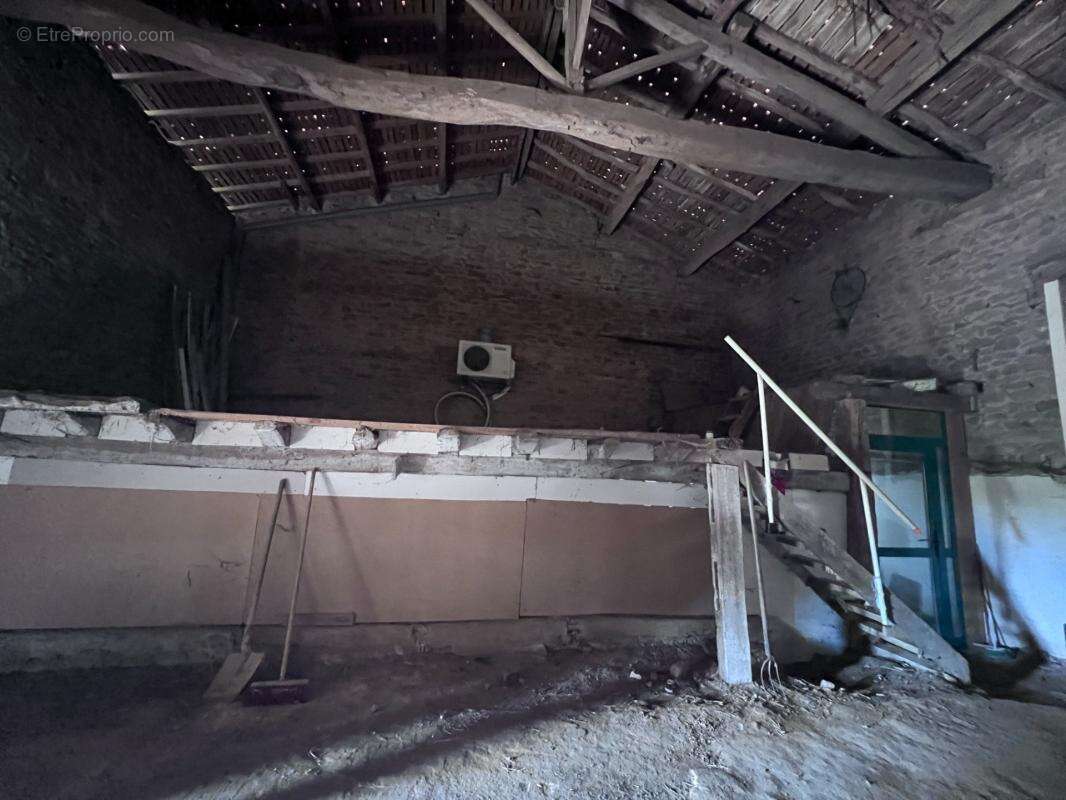 Ancien corps de ferme à vendre SAINT-PARDOUX-LE-LAC (87) - photo 11