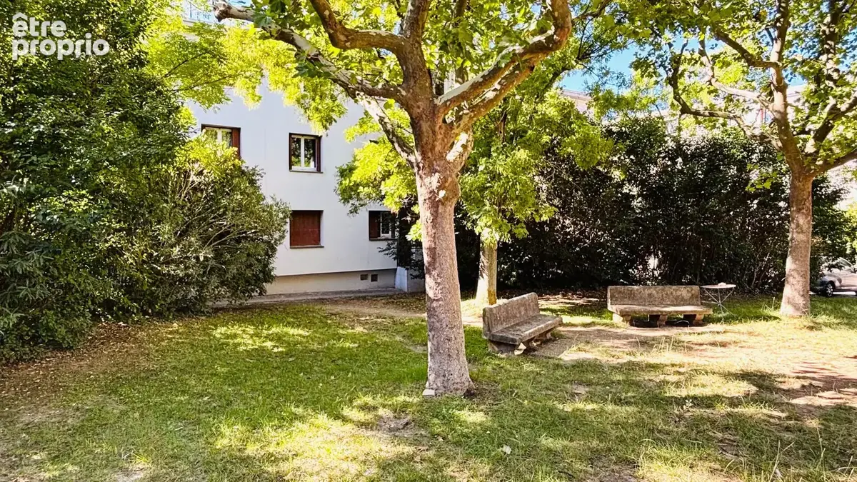 Appartement  T3 traversant en dernier étage, entièrement rénové sur Aix en Provence, vue dégagée, commerces à - photo 12