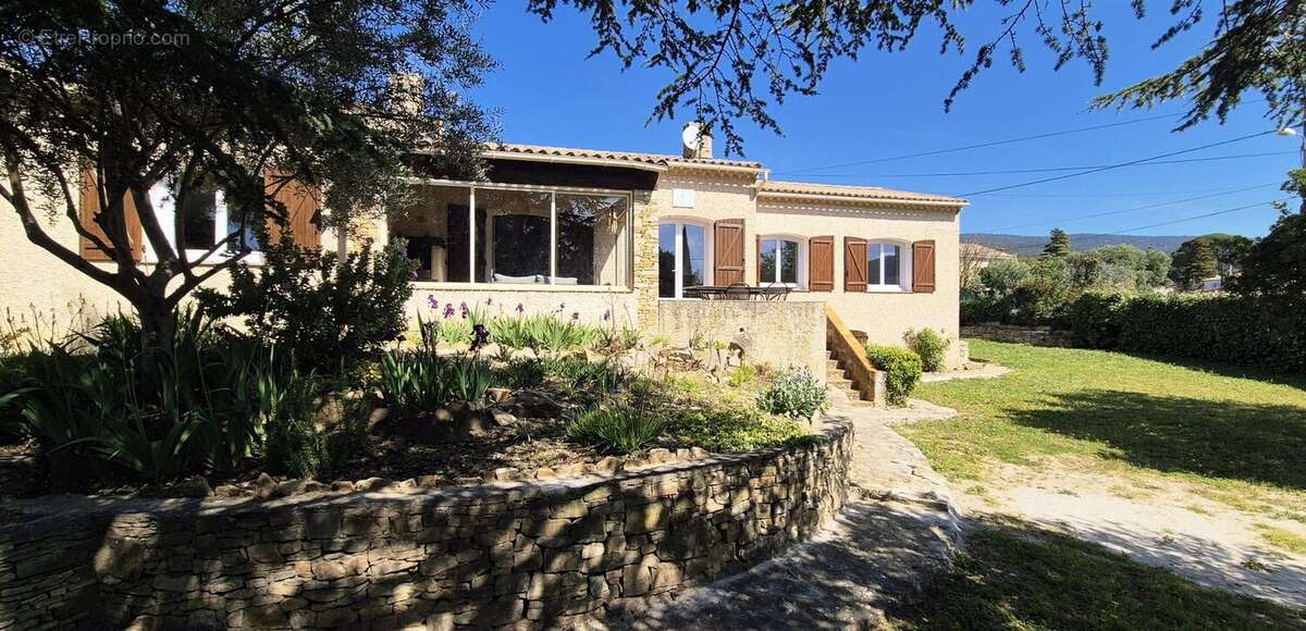 Maison à CEYRESTE