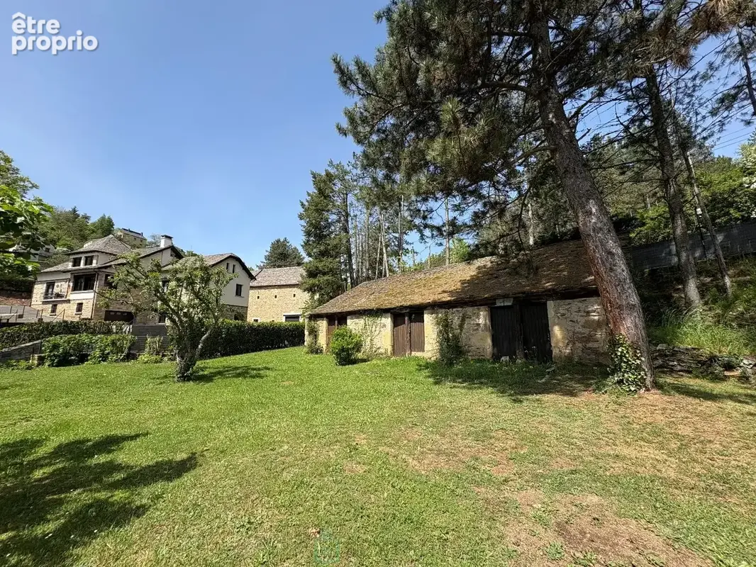 Propriété d'exception  274 m² habitables + 699 m² de dépendances et garages - photo 6