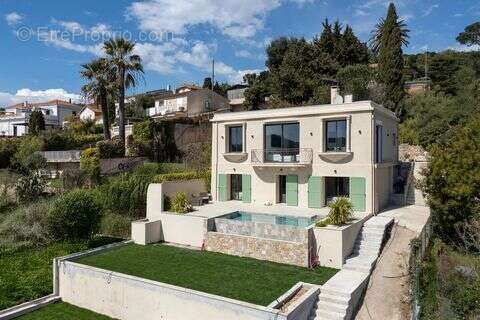 Maison à MANDELIEU-LA-NAPOULE