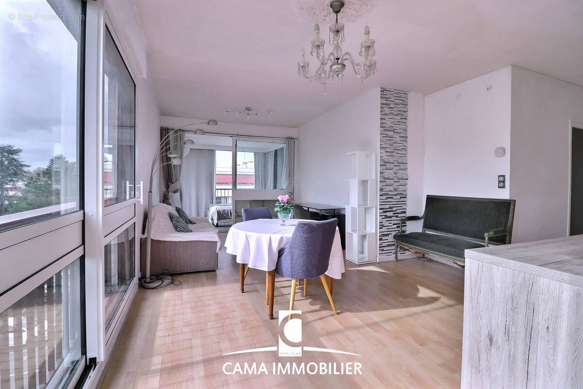 Appartement à FONTENAY-LE-FLEURY