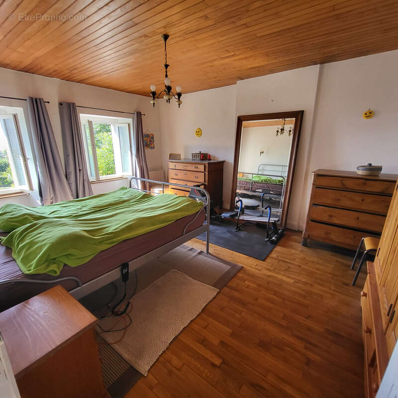 Maison en pierres avec grand garage vendue meublée - photo 10