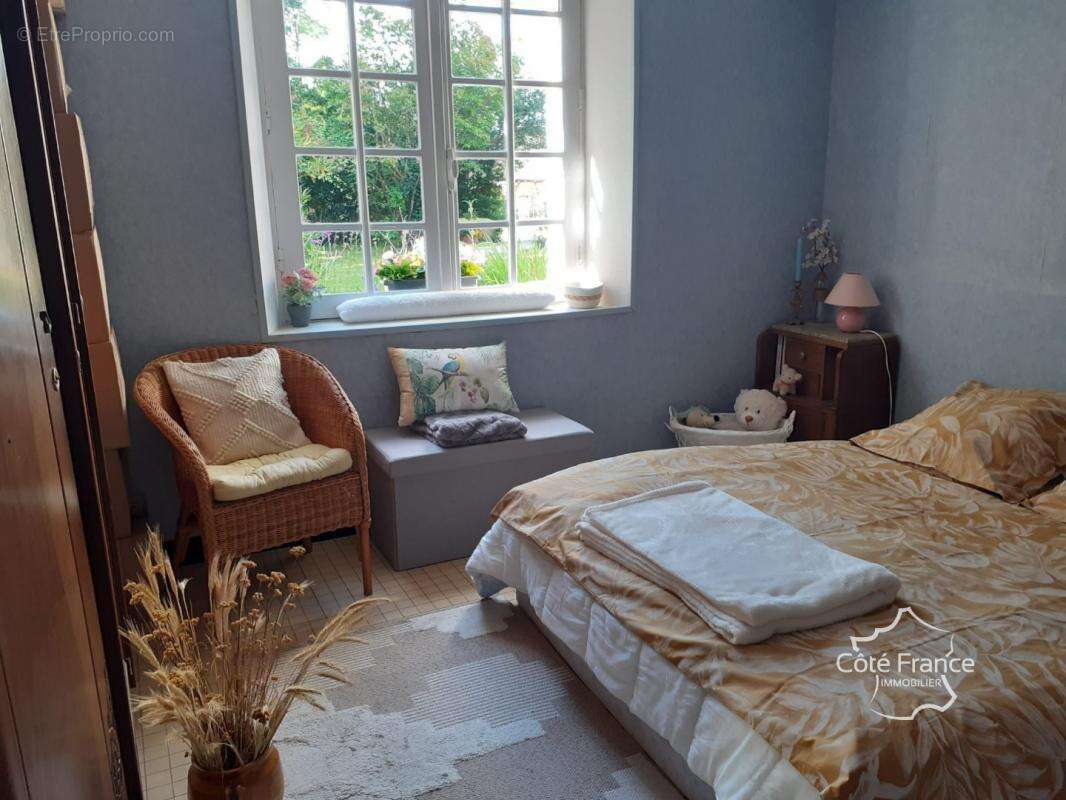 Maison en pierres avec dépendances et grand terrain - photo 9