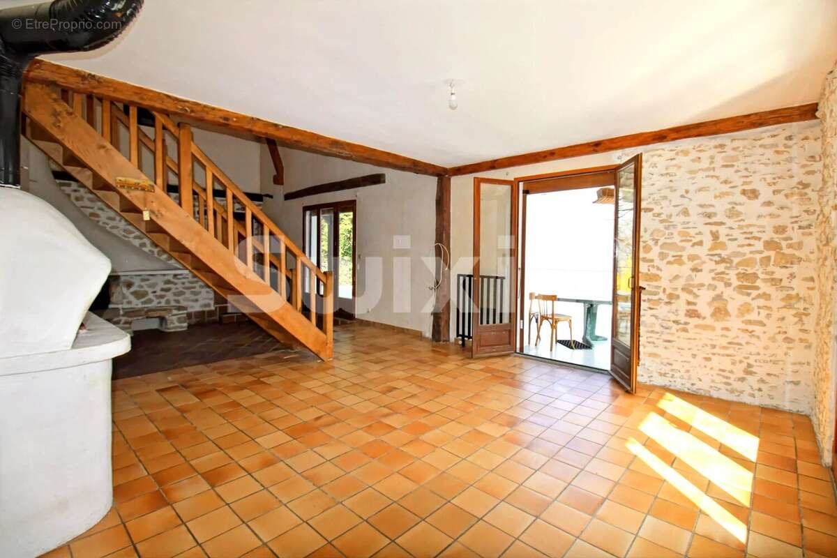 Maison à LA CHAPELLE-DU-MONT-DU-CHAT