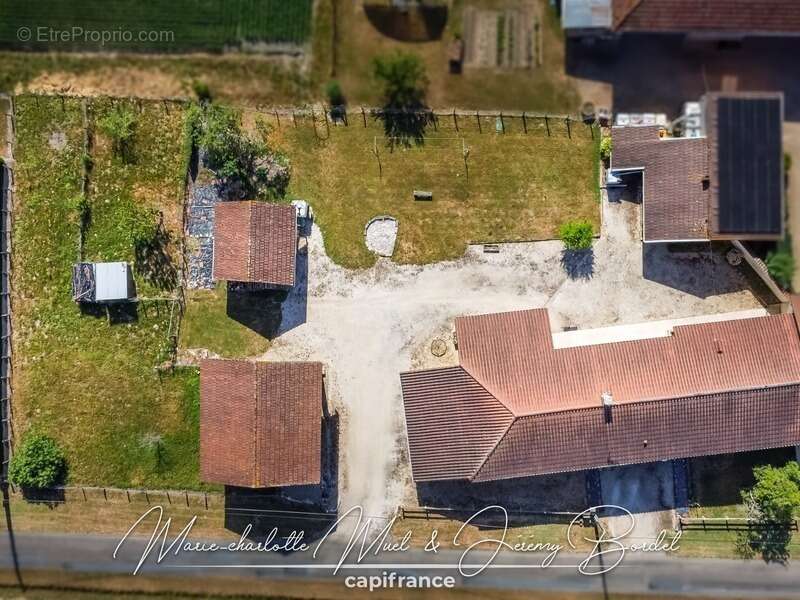 Longère avec double garage et dépendances - photo 2