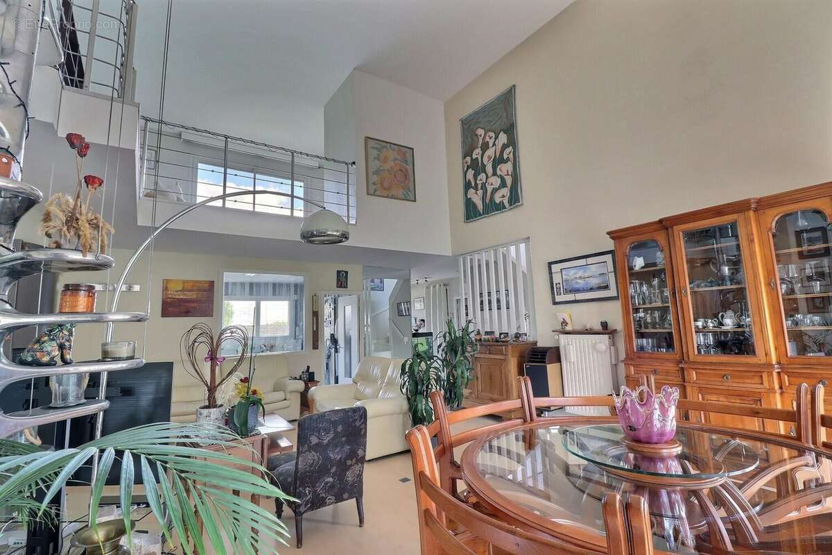 Maison à VERRIERES-LE-BUISSON