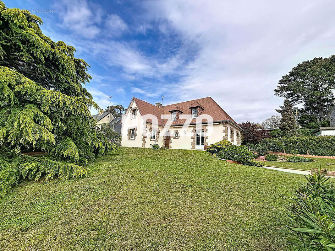 Maison à SAINT-PAIR-SUR-MER