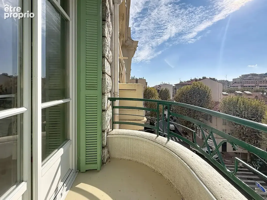 F2 nice - libération - balcon - rénové - photo 4