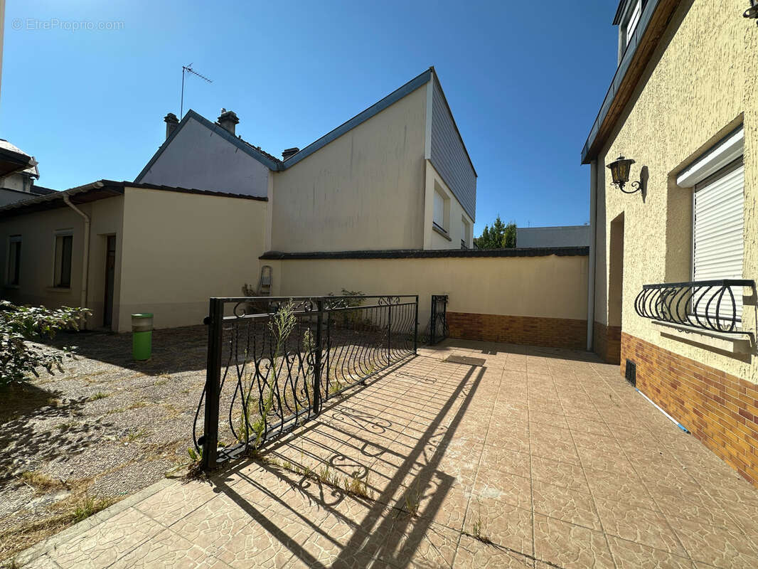 REIMS - Immeuble 4 appartements secteur CERNAY / GEORGES BOUSSINESQ - photo 10